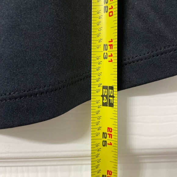 Under Armour HeatGear Girls YXL Loose Fit Black Logo Tee Athletic Shirt - Picture 4 of 4